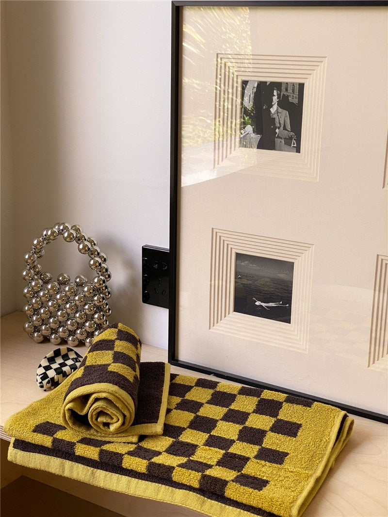 Retro Checkerboard Bath Towels